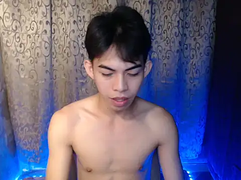 Snapshot of Urhotsilverboy chatting on November 9, 2025, 3:54 am Urhotsilverboy online show from November 9, 2025, 3:54 am