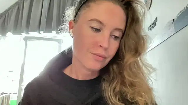 Ameli8 online show from November 8, 2025, 1:14 pm