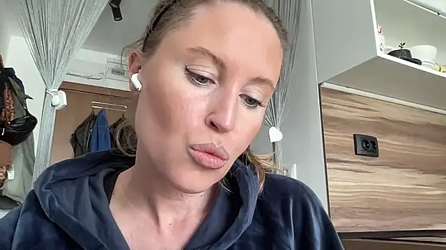 Snapshot of Ameli8 chatting on May 5, 2026, 11:46 am Ameli8 online show from May 5, 2026, 11:46 am