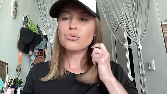 Snapshot of Ameli8 chatting on May 2, 2026, 9:58 am Ameli8 online show from May 2, 2026, 9:58 am