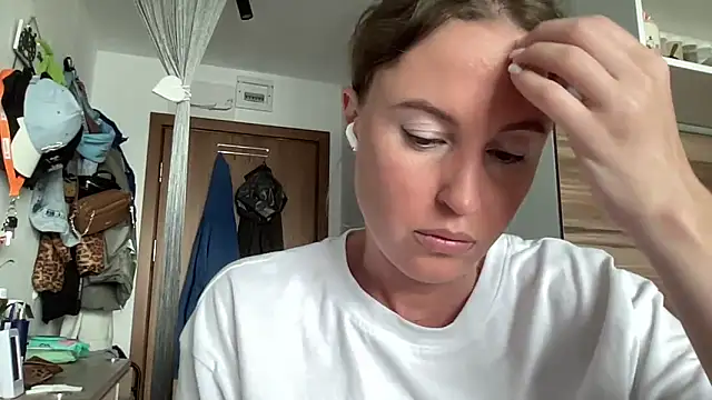 Snapshot of Ameli8 chatting on May 21, 2026, 9:50 am Ameli8 online show from May 21, 2026, 9:50 am