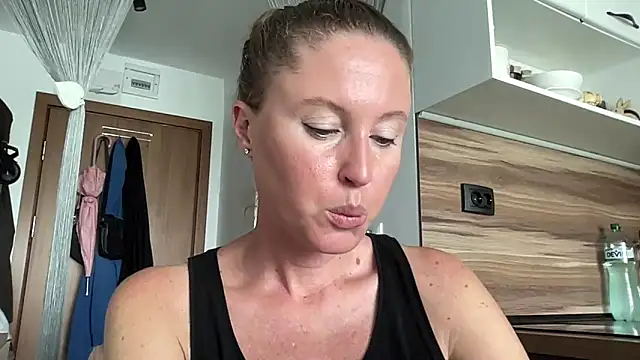 Snapshot of Ameli8 chatting on June 5, 2026, 11:16 am Ameli8 online show from June 5, 2026, 11:16 am