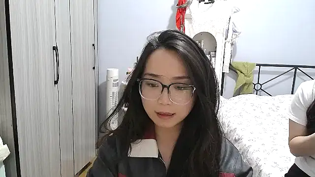 Hmm 0303 online show from April 4, 2026, 4:35 pm