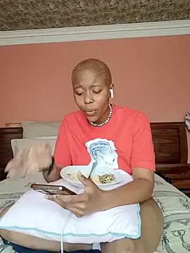 Prettyflowea online show from November 8, 2025, 1:03 pm