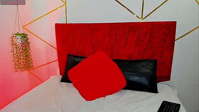 Paris Evans  online show from December 2, 2025, 12:07 pm