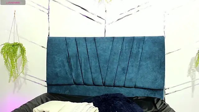 Paris Evans  online show from January 12, 2026, 9:20 pm