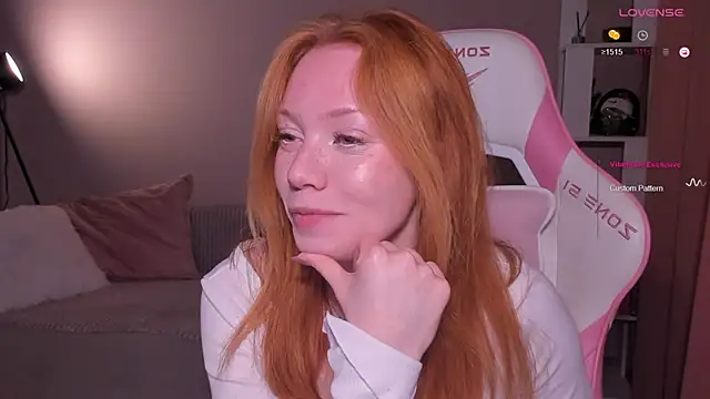 Snapshot of Elisahsthetics chatting on May 8, 2026, 12:36 am Elisahsthetics online show from May 8, 2026, 12:36 am