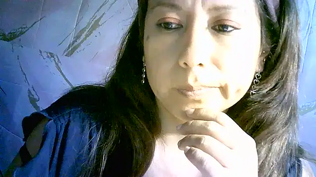 Snapshot of Zulreyna chatting on June 24, 2026, 4:11 am Zulreyna online show from June 24, 2026, 4:11 am