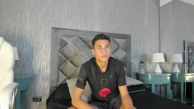 Snapshot of Dominic_Burk chatting on November 7, 2025, 7:40 pm Dominic Burk online show from November 7, 2025, 7:40 pm