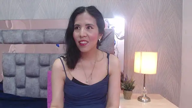 GiselaZivic online show from December 4, 2025, 3:44 pm