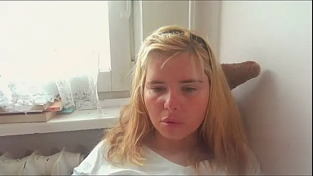 Snapshot of HornyElena chatting on June 15, 2026, 8:25 am HornyElena online show from June 15, 2026, 8:25 am