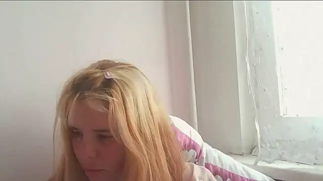 Snapshot of HornyElena chatting on June 10, 2026, 3:24 pm HornyElena online show from June 10, 2026, 3:24 pm