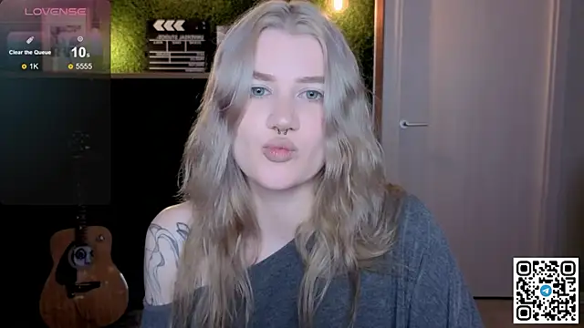 Snapshot of eshleeygreen chatting on June 6, 2026, 9:20 pm eshleeygreen online show from June 6, 2026, 9:20 pm
