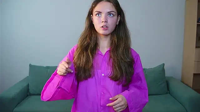 Snapshot of LaurelSatunas chatting on November 15, 2025, 7:34 am LaurelSatunas online show from November 15, 2025, 7:34 am