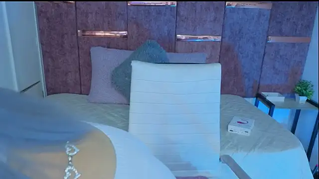  ViolletteNoir  online show from January 10, 2026, 8:26 pm