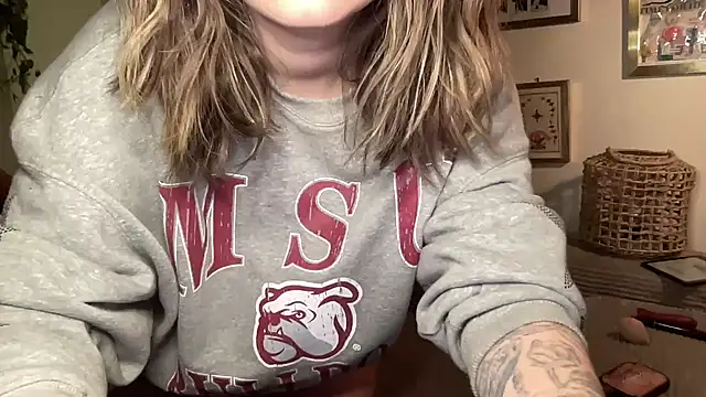 Snapshot of angelgirl98 chatting on December 16, 2025, 3:05 pm angelgirl98 online show from December 16, 2025, 3:05 pm