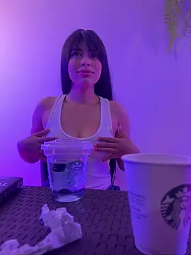 Snapshot of zevellez chatting on November 16, 2025, 1:21 am zevellez online show from November 16, 2025, 1:21 am