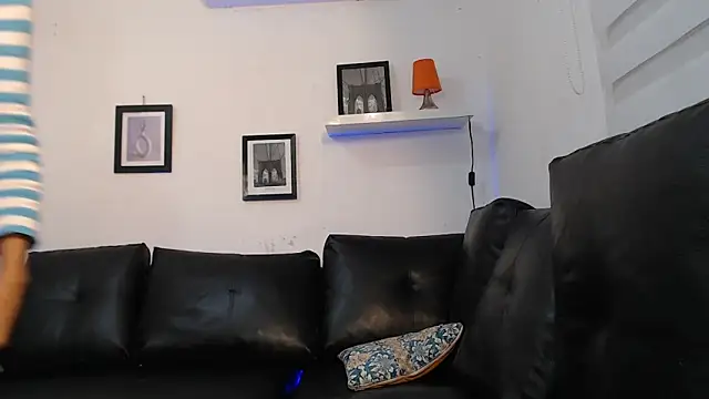 Snapshot of Tessachains_2_ chatting on November 7, 2025, 1:54 am Tessachains 2 online show from November 7, 2025, 1:54 am