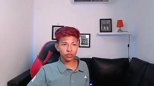 Snapshot of Tessachains_2_ chatting on November 5, 2025, 8:45 pm Tessachains 2 online show from November 5, 2025, 8:45 pm