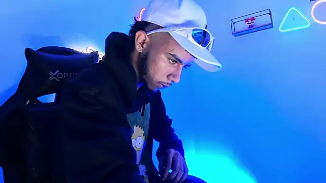 Snapshot of Quetzal_coatl_ chatting on April 6, 2026, 11:17 pm Quetzal coatl online show from April 6, 2026, 11:17 pm