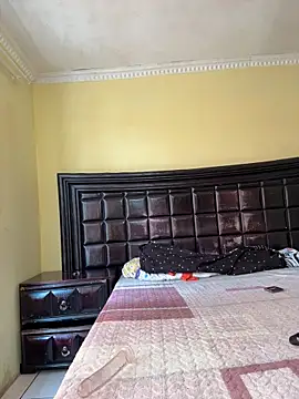 Snapshot of NiaLong21_ chatting on December 18, 2025, 10:30 am NiaLong21 online show from December 18, 2025, 10:30 am