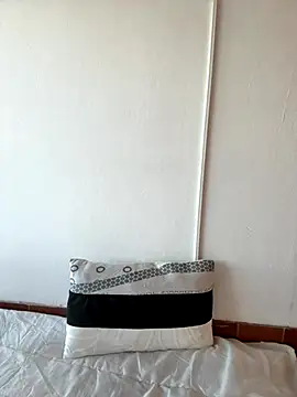 Snapshot of NiaLong21_ chatting on November 26, 2025, 10:37 am NiaLong21 online show from November 26, 2025, 10:37 am