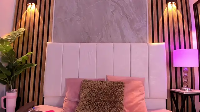 Snapshot of Carlotta_de_velour chatting on July 6, 2026, 2:29 am Carlotta de velour online show from July 6, 2026, 2:29 am