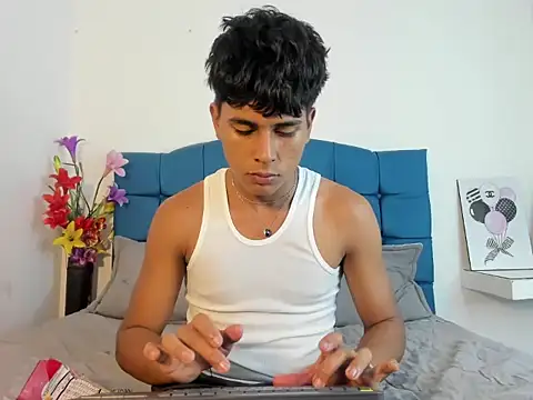 Valentino Lane online show from January 14, 2026, 2:04 am