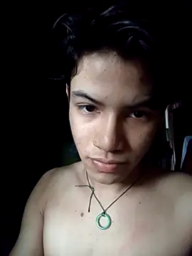 Snapshot of Luiguitw18 chatting on November 9, 2025, 6:34 pm Luiguitw18 online show from November 9, 2025, 6:34 pm