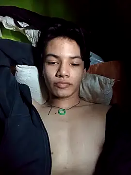 Snapshot of Luiguitw18 chatting on November 10, 2025, 3:06 pm Luiguitw18 online show from November 10, 2025, 3:06 pm