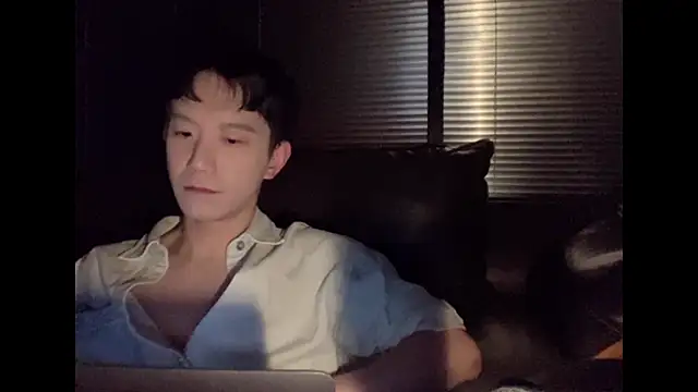 Snapshot of CouplingCry chatting on November 30, 2025, 2:51 pm CouplingCry online show from November 30, 2025, 2:51 pm