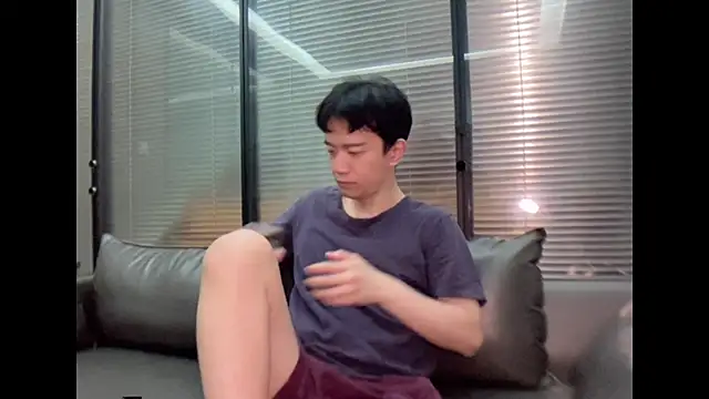 Snapshot of CouplingCry chatting on December 3, 2025, 2:49 pm CouplingCry online show from December 3, 2025, 2:49 pm