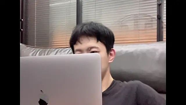 Snapshot of CouplingCry chatting on November 29, 2025, 2:17 pm CouplingCry online show from November 29, 2025, 2:17 pm