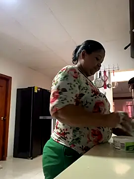 Snapshot of Maria-1976 chatting on November 22, 2025, 7:02 pm Maria-1976 online show from November 22, 2025, 7:02 pm