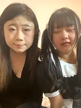 qiuqiu-06 online show from November 7, 2025, 12:10 pm