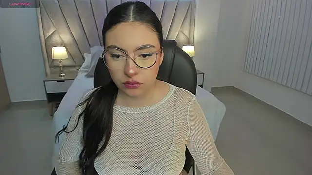 Maya vexx online show from November 18, 2025, 8:12 pm