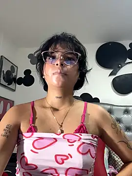  vaiolet owo online show from November 9, 2025, 6:39 am