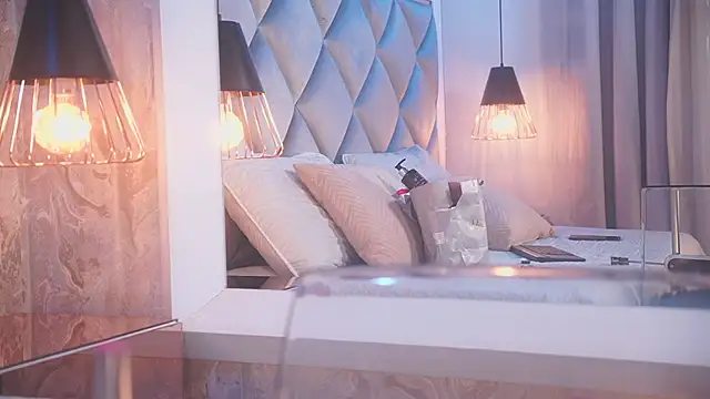 crystal gilton online show from February 18, 2026, 7:10 pm