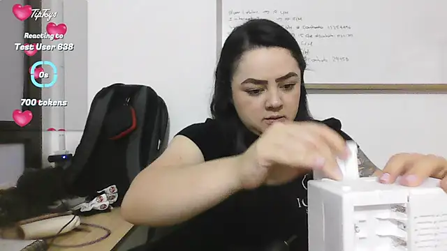 Snapshot of cleo_wale_ chatting on December 16, 2025, 10:47 pm cleo wale online show from December 16, 2025, 10:47 pm