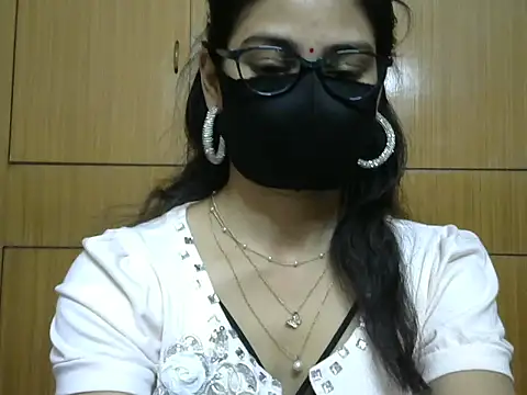 Fairy Pie online show from April 18, 2026, 9:15 pm