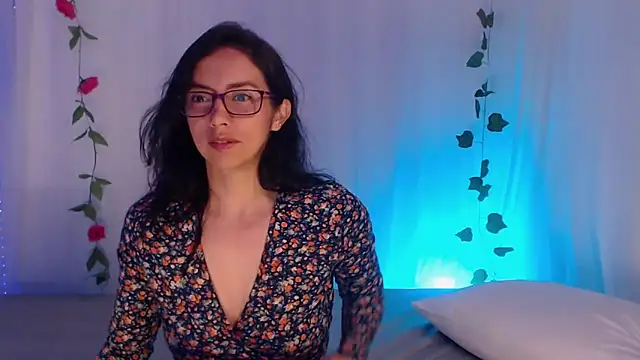 Belladonna lips online show from June 10, 2026, 3:41 am