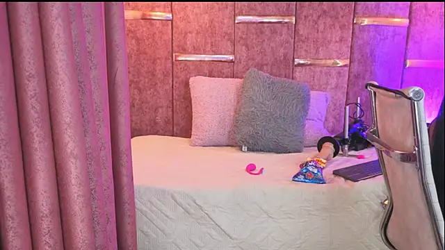 AuroraLanee  online show from January 9, 2026, 9:00 pm