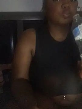 Snapshot of Fxncymuse chatting on December 19, 2025, 1:46 pm Fxncymuse online show from December 19, 2025, 1:46 pm