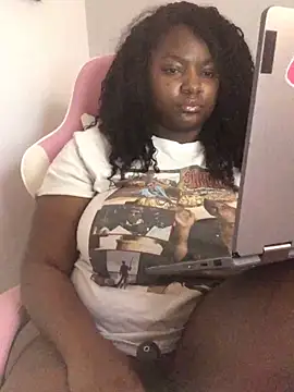 Snapshot of Fxncymuse chatting on February 9, 2026, 7:45 pm Fxncymuse online show from February 9, 2026, 7:45 pm