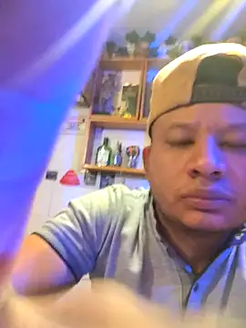 Snapshot of themorenofit08 chatting on May 1, 2026, 12:37 am themorenofit08 online show from May 1, 2026, 12:37 am