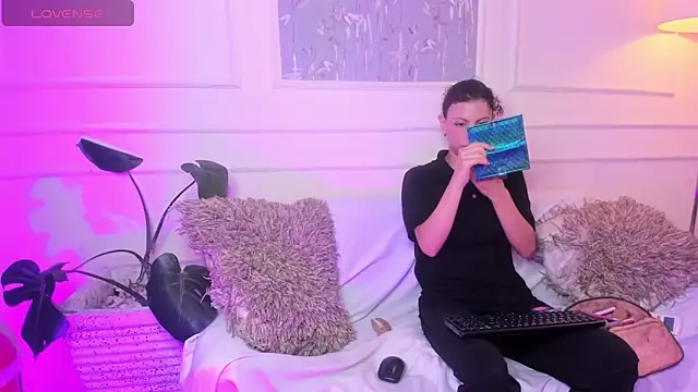 AliceMadnes online show from April 16, 2026, 3:02 pm