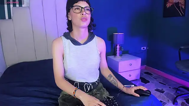 Snapshot of AliceMadnes chatting on July 12, 2026, 6:53 pm AliceMadnes online show from July 12, 2026, 6:53 pm