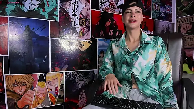 Snapshot of AliceMadnes chatting on July 10, 2026, 6:41 pm AliceMadnes online show from July 10, 2026, 6:41 pm