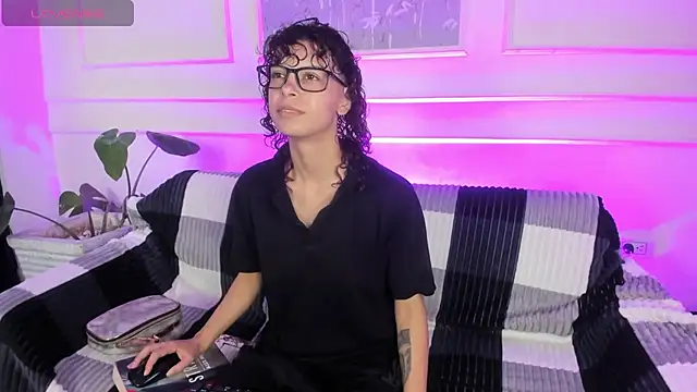 AliceMadnes online show from March 7, 2026, 4:23 pm