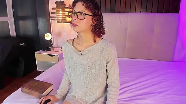 AliceMadnes online show from April 14, 2026, 2:22 pm